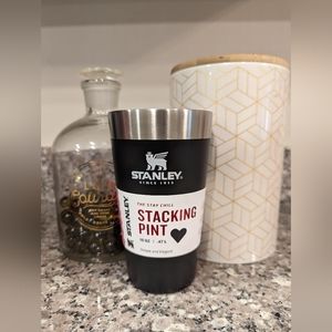 🩷🖤 ONE NWT Stanley x Target LIMITED EDITION Stackable Pint 16 Oz 🖤🩷